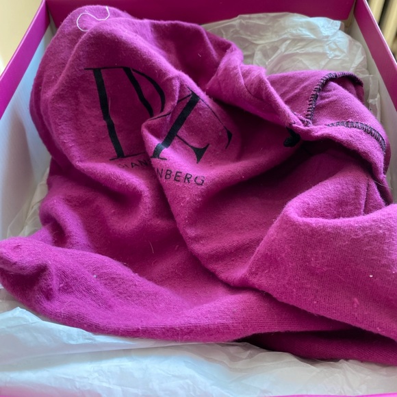 Diane Von Furstenberg Devon silver heeled sandals - Picture 8 of 8